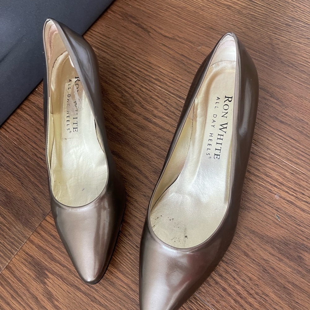 Elegant Brown Heels with Medium Height